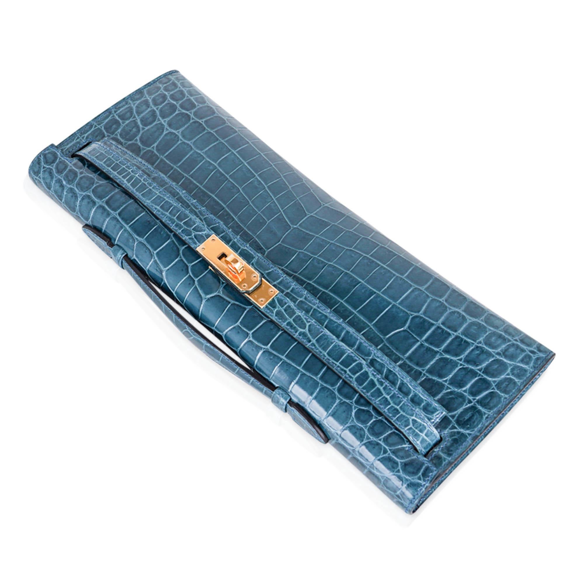 Women's Hermes Kelly Cut Clutch Bag Blue Colvert Crocodile Gold Hardware For Sale