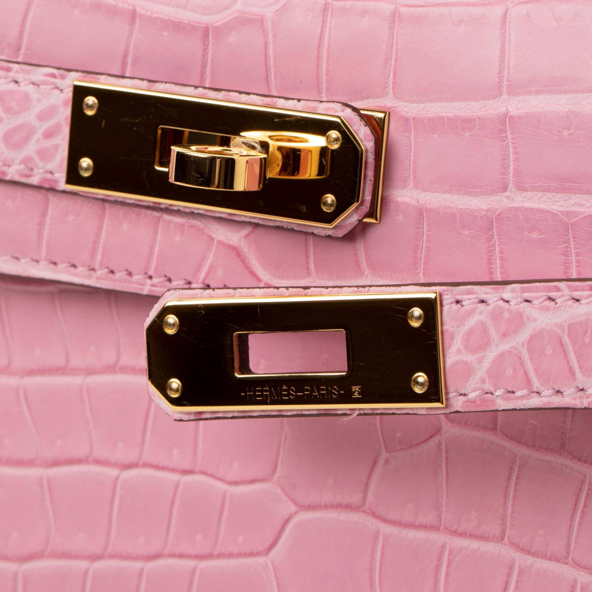 Hermès Kelly Cut Clutch Bubblegum Matte Porosus Krokodil Gold Hardware für Damen oder Herren