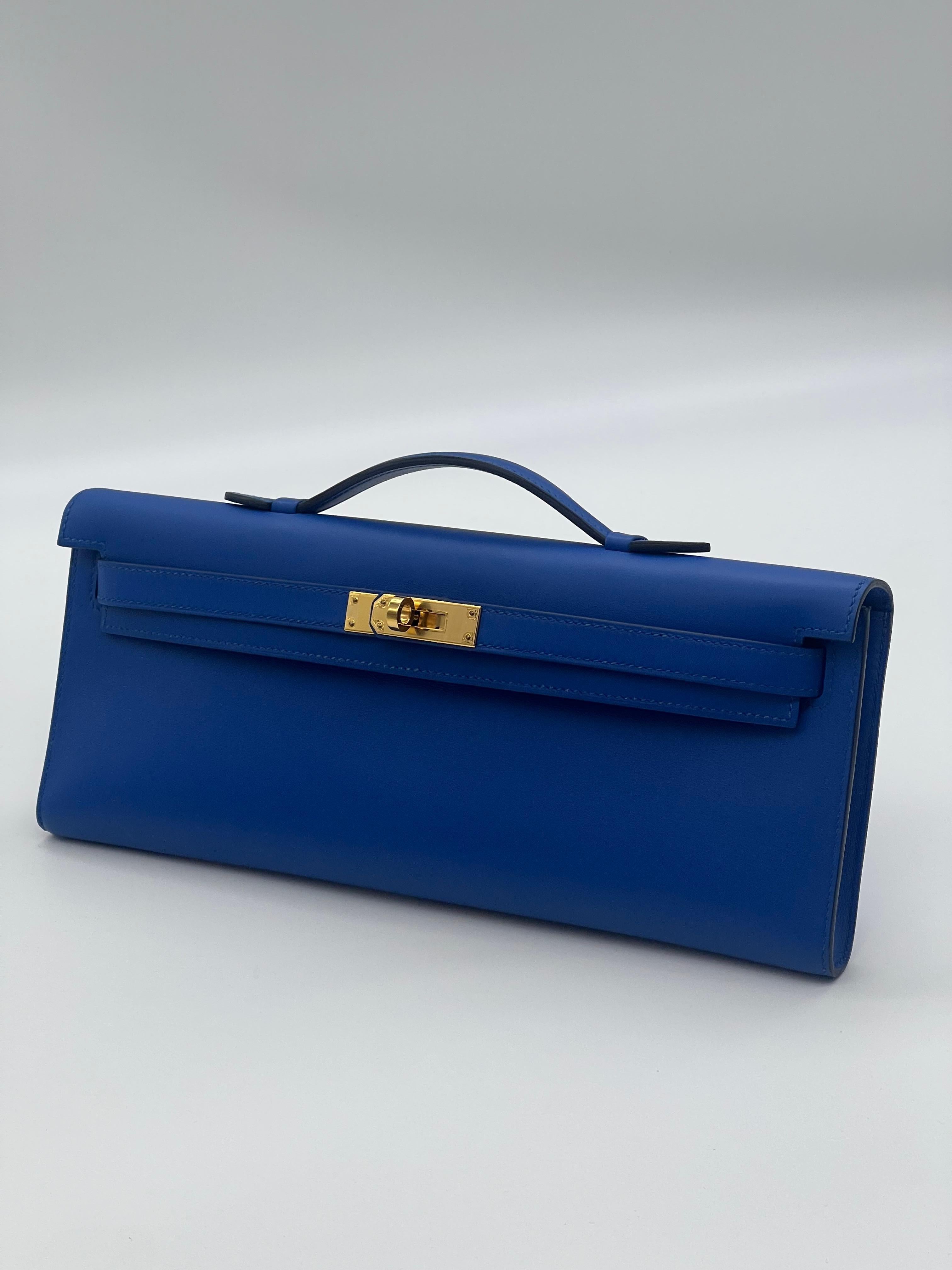 Hermes Kelly Cut Clutch Swift Calfskin Bleu France Gold Hardware In New Condition In New York, NY
