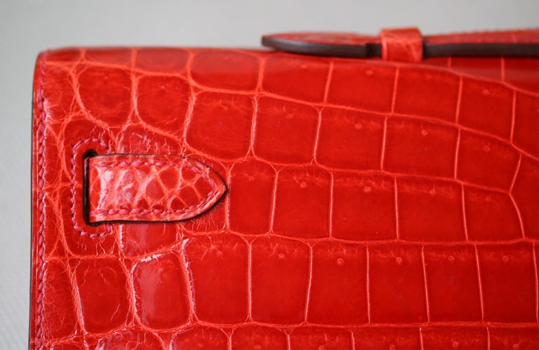 Hermès 2022 Black Crocodile Kelly Cut Clutch with Gold Hardware – Only  Authentics