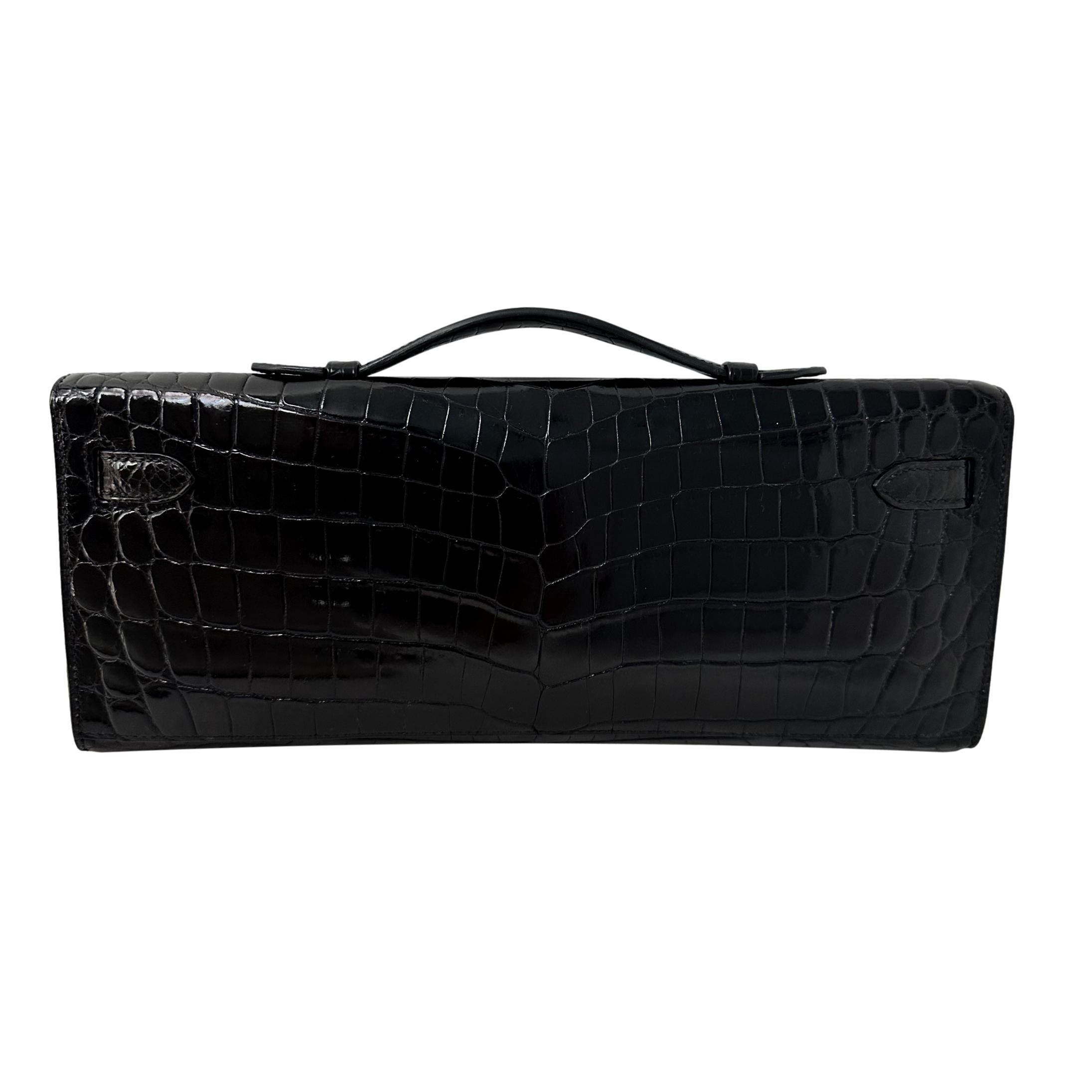 Description: This is a gorgeous Hermes Kelly Cut 