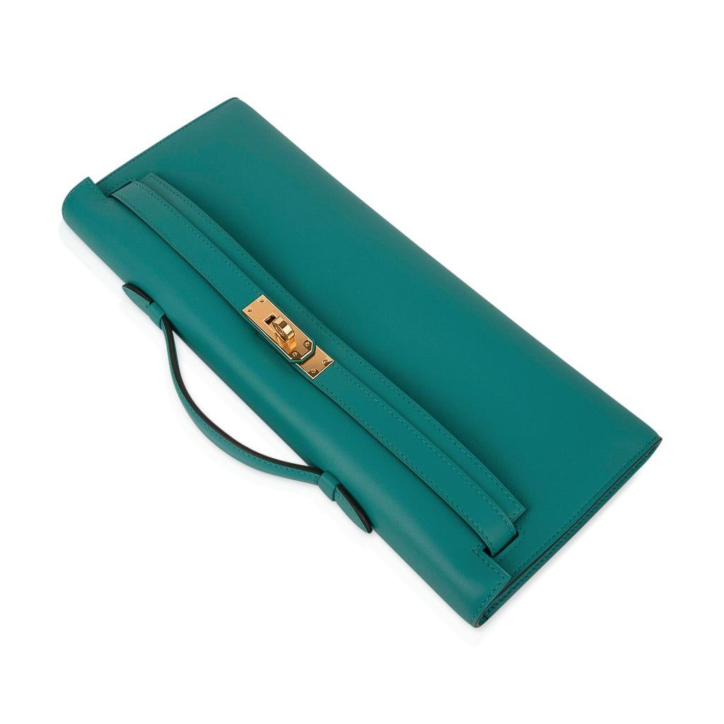 Hermes Kelly Cut Vert Verone Clutch Bag Gold Hardware Swift Leather In New Condition In Miami, FL