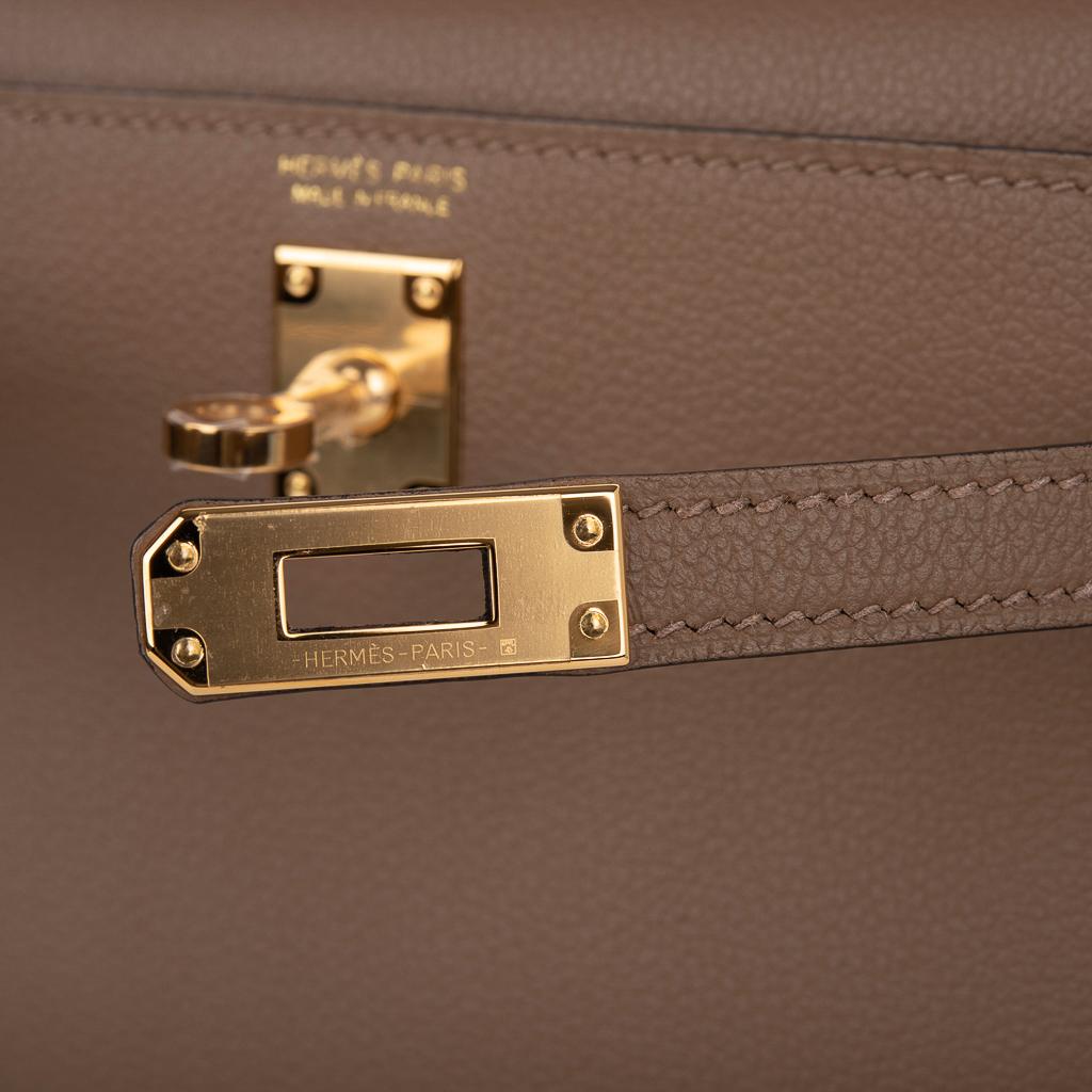 Guaranteed authentic Hermes Kelly Danse featured in Beige de Weimar.
Exquisite in Swift leather highlighting the new 2019 color.
Lush with Gold Hardware.
Comes with sleeper and signature Hermes box
NEW or NEVER WORN
final sale

BAG MEASURES:
LENGTH 