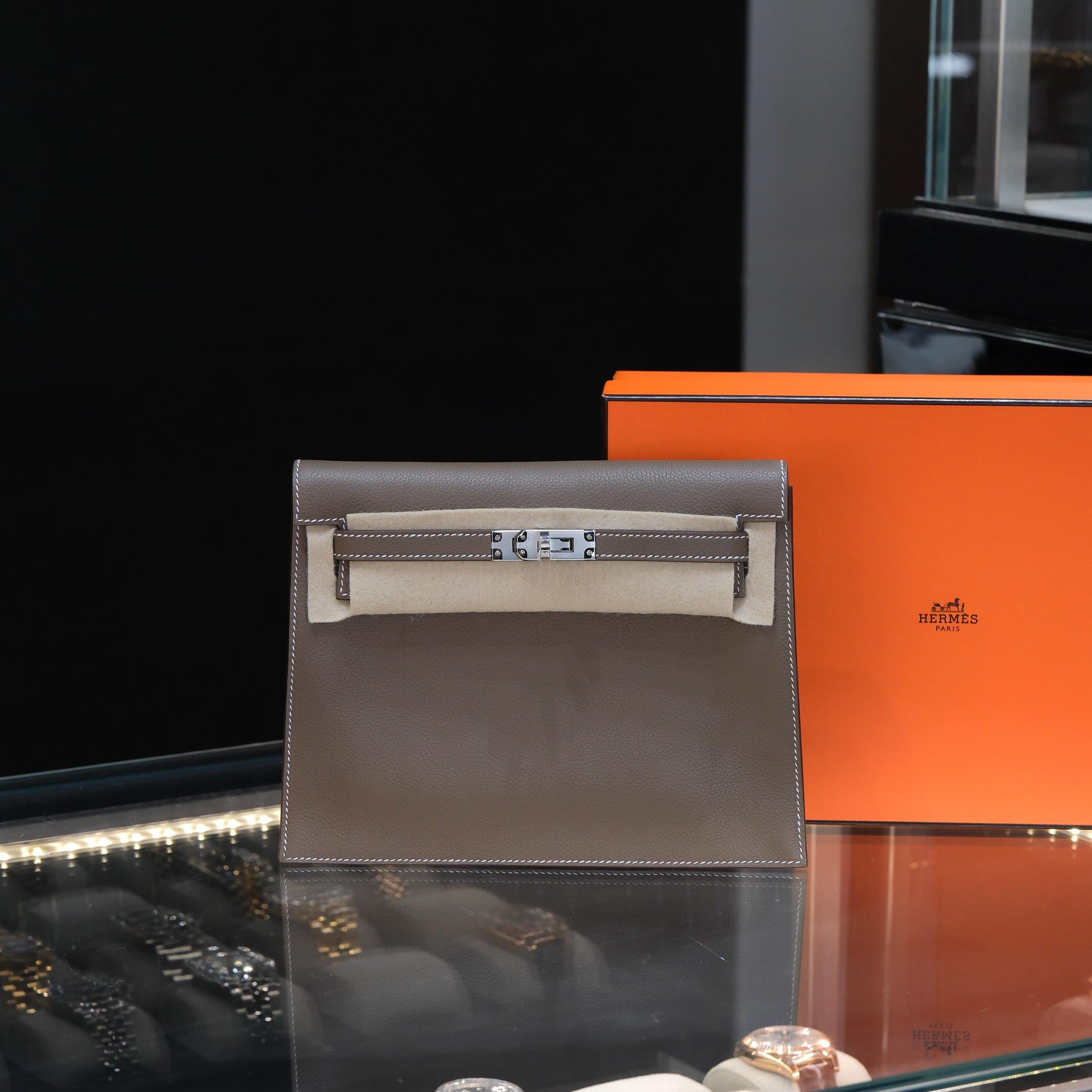Hermes Kelly Danse II Verso Etoupe Vert Foncé Evercolor avec Palladium Hardwar en vente 3