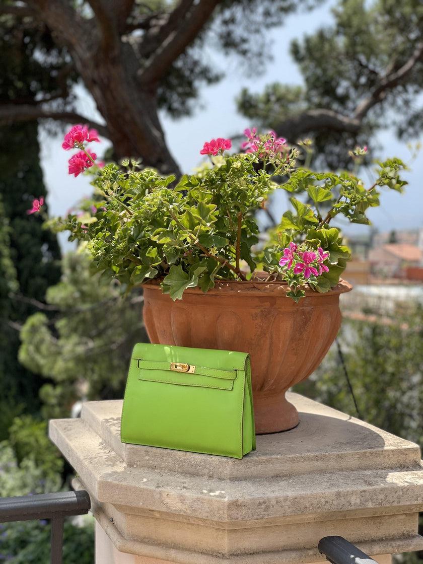 Hermès Kelly Danse II Vert Cru Swift with Gold Hardware - 2004, H Square For Sale 3