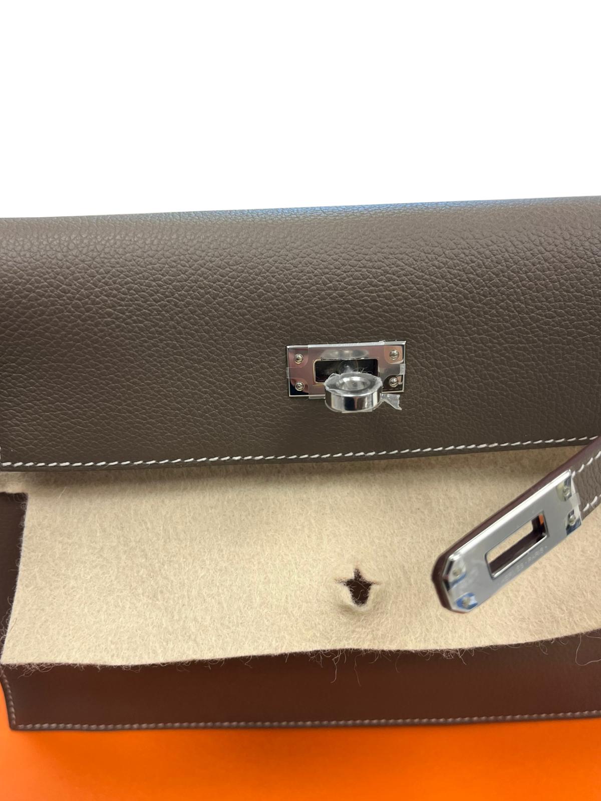 Hermès Kelly Danse Verso Etoupe New White Evercolor Palladium Hardware Handbag en vente 5