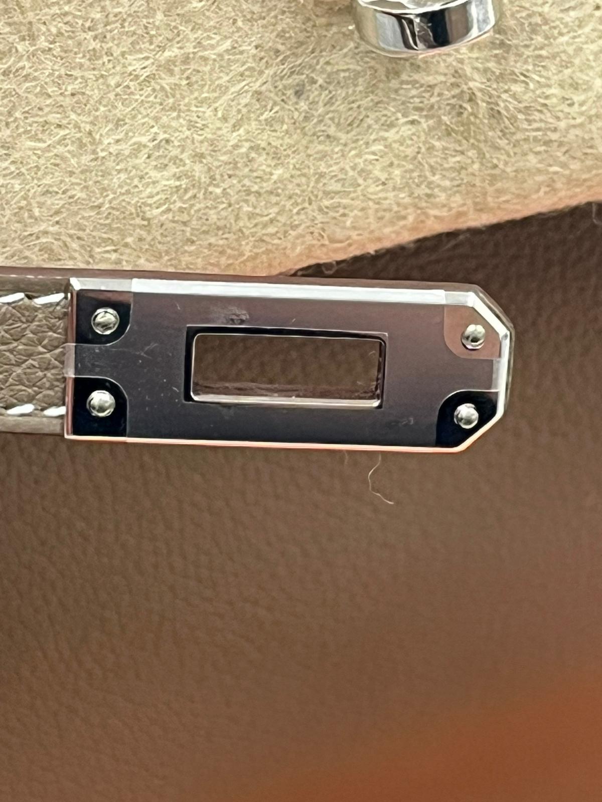 Hermès Kelly Danse Verso Etoupe New White Evercolor Palladium Hardware Handbag en vente 6