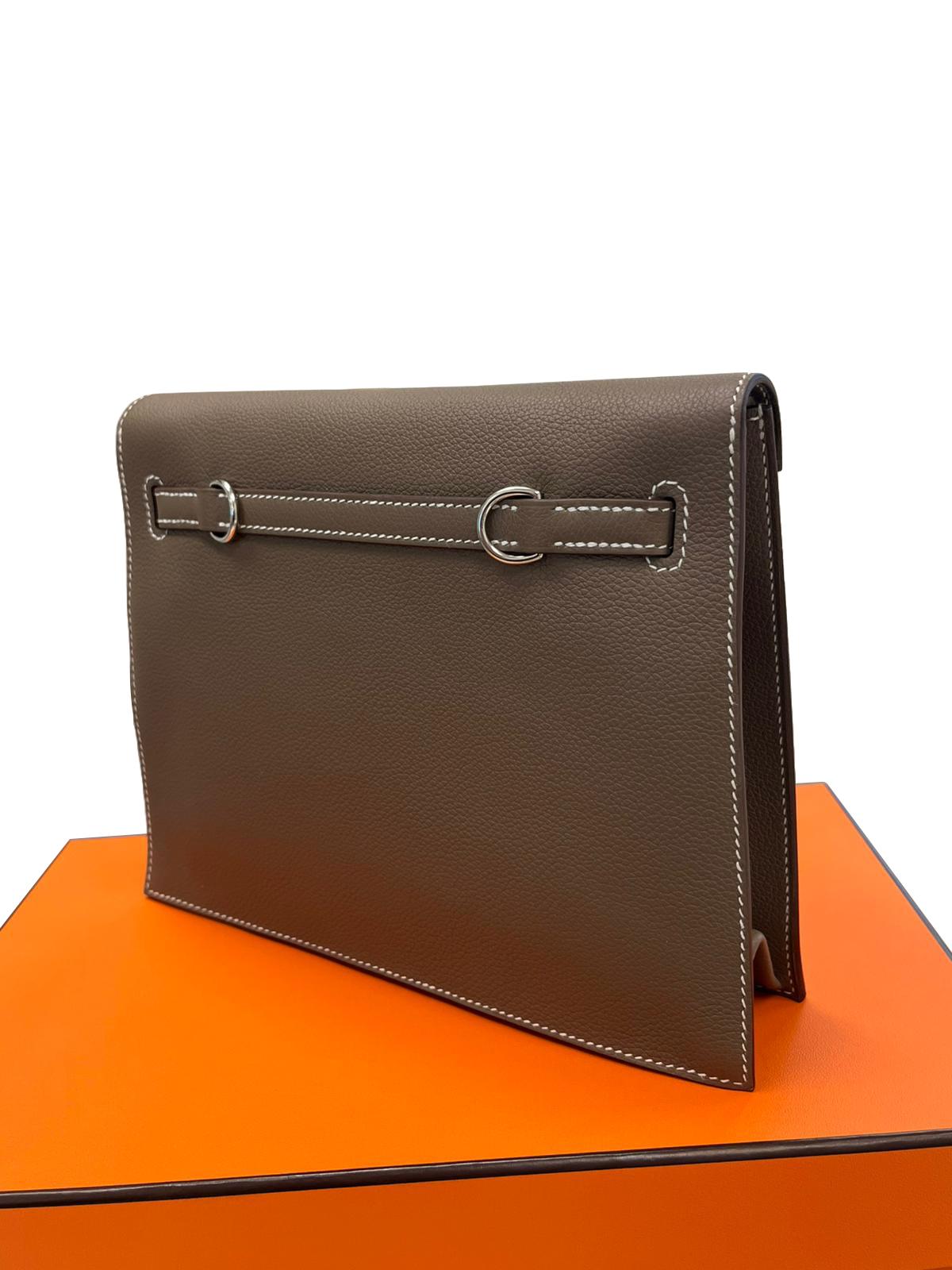 Hermès Kelly Danse Verso Etoupe New White Evercolor Palladium Hardware Handbag en vente 10