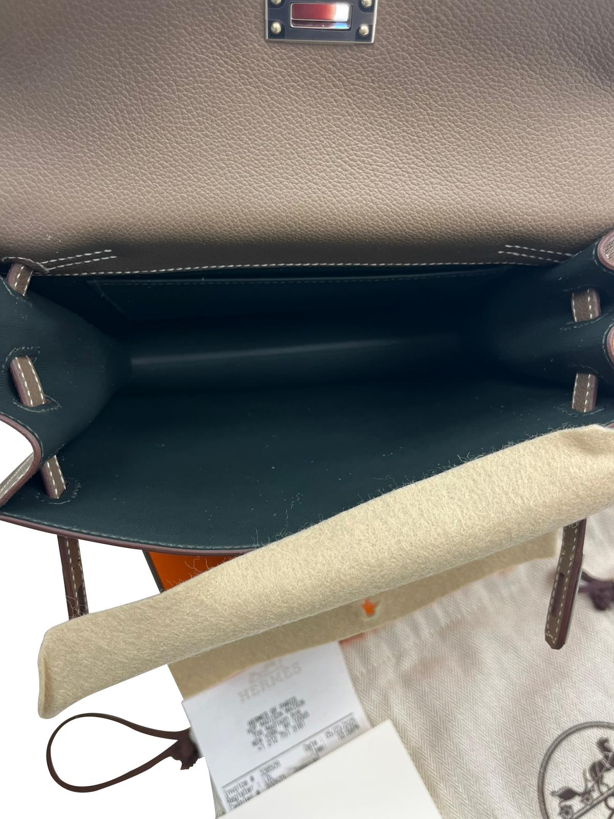 Hermès Kelly Danse Verso Etoupe New White Evercolor Palladium Hardware Handbag en vente 12