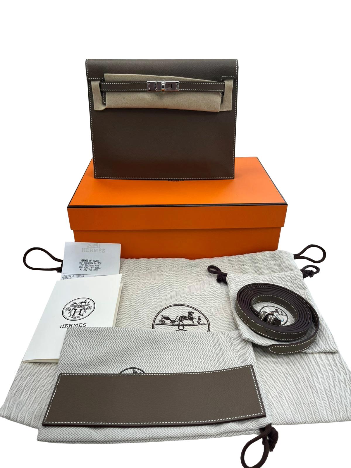 Marron Hermès Kelly Danse Verso Etoupe New White Evercolor Palladium Hardware Handbag en vente