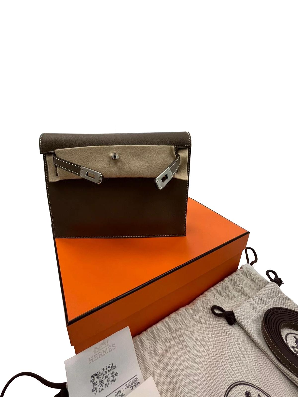 Hermès Kelly Danse Verso Etoupe New White Evercolor Palladium Hardware Handbag Neuf - En vente à Aventura, FL