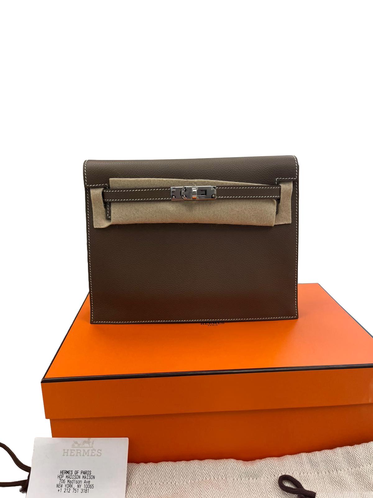 Hermès Kelly Danse Verso Etoupe New White Evercolor Palladium Hardware Handbag Pour femmes en vente