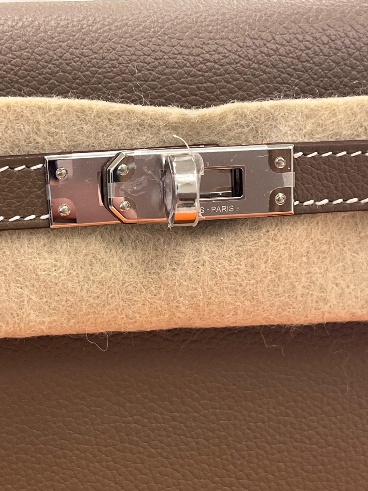 Hermès Kelly Danse Verso Etoupe New White Evercolor Palladium Hardware Handbag en vente 4
