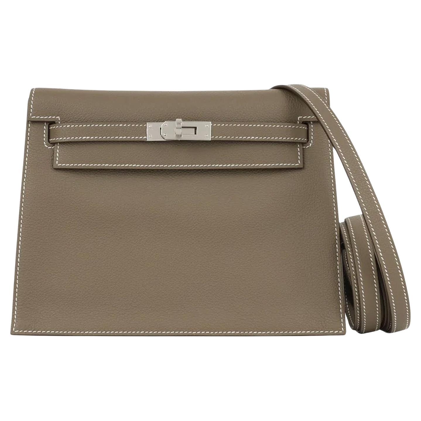 Hermès Kelly Danse Verso Etoupe New White Evercolor Palladium Hardware Handbag en vente