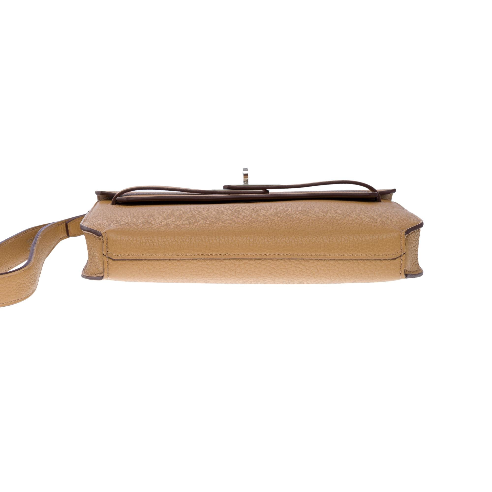 Hermès Kelly Dépêches 25 handbag in Biscuit Togo leather, PHW For Sale 7