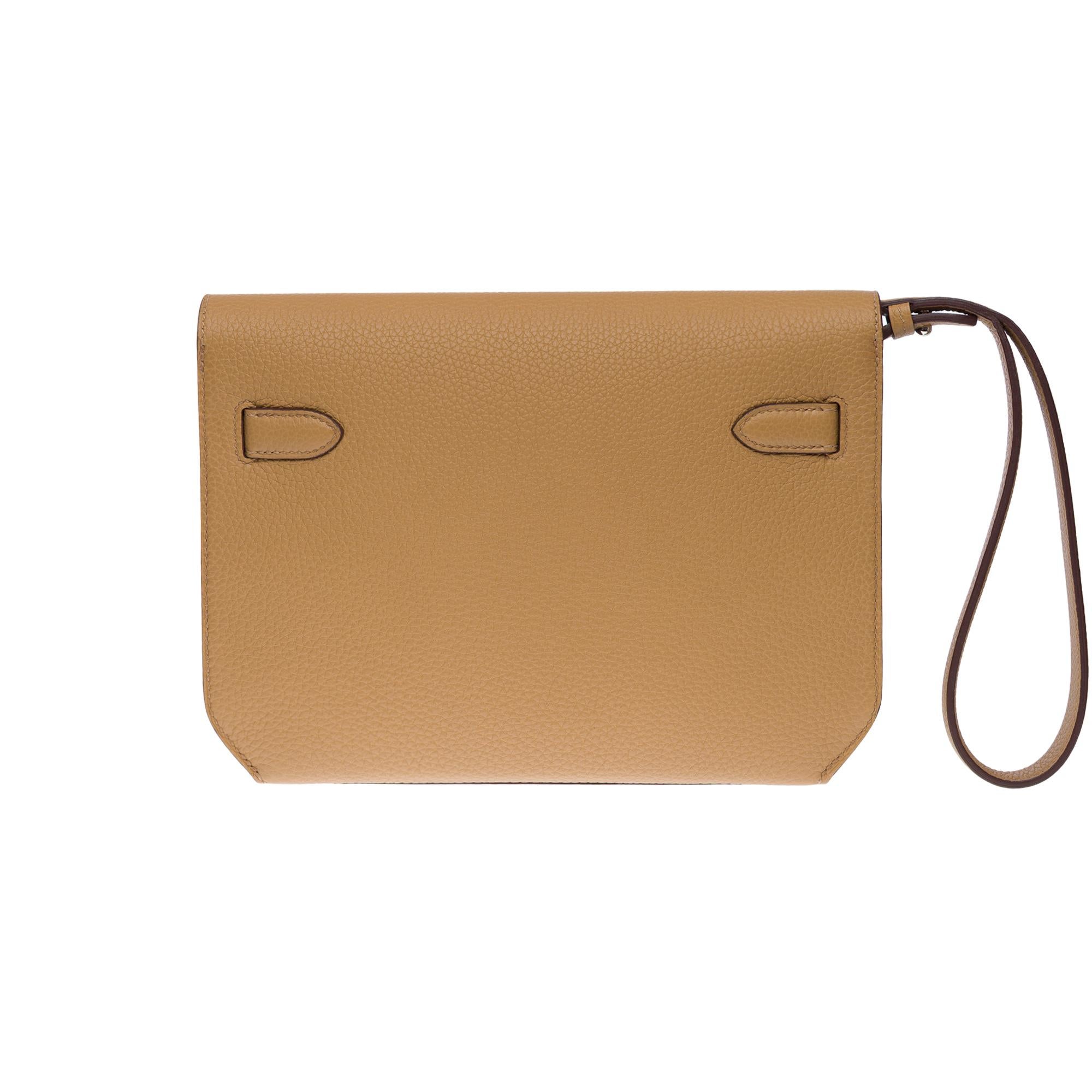 Hermès Kelly Dépêches 25 handbag in Biscuit Togo leather, PHW In New Condition For Sale In Paris, IDF