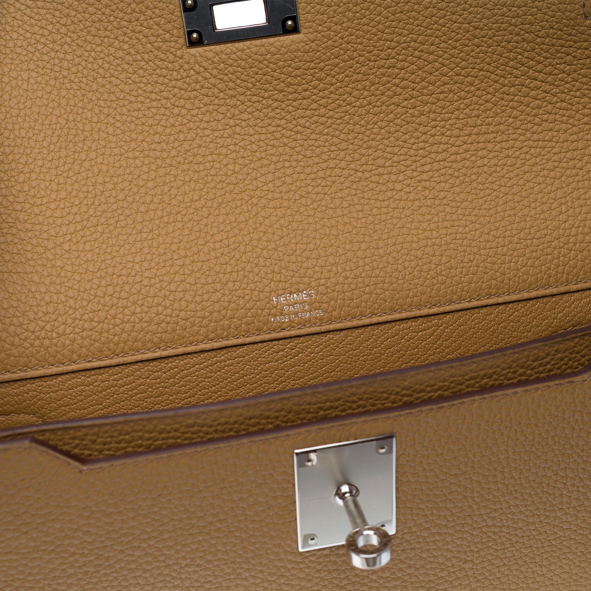 Hermès Kelly Dépêches 25 handbag in Biscuit Togo leather, PHW For Sale 2