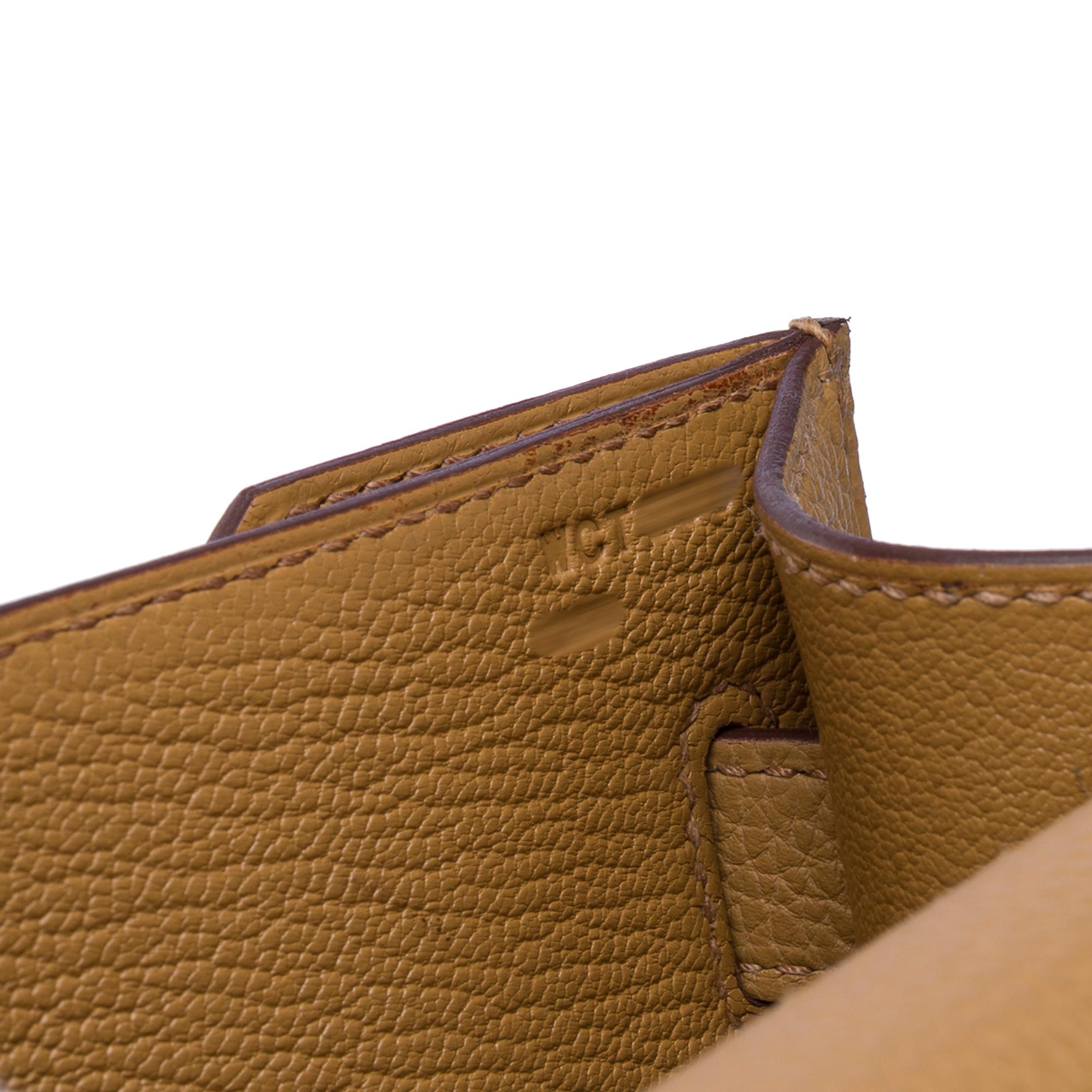 Hermès Kelly Dépêches 25 handbag in Biscuit Togo leather, PHW For Sale 4
