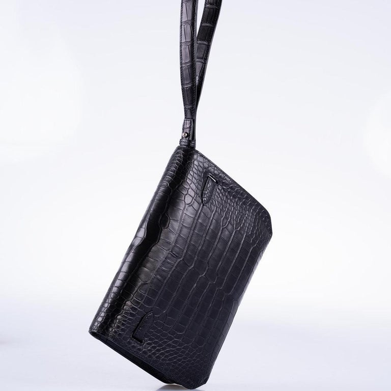 Hermès Kelly Depeches 25 Pochette Black Matte Alligator Palladium Hardware  For Sale at 1stDibs