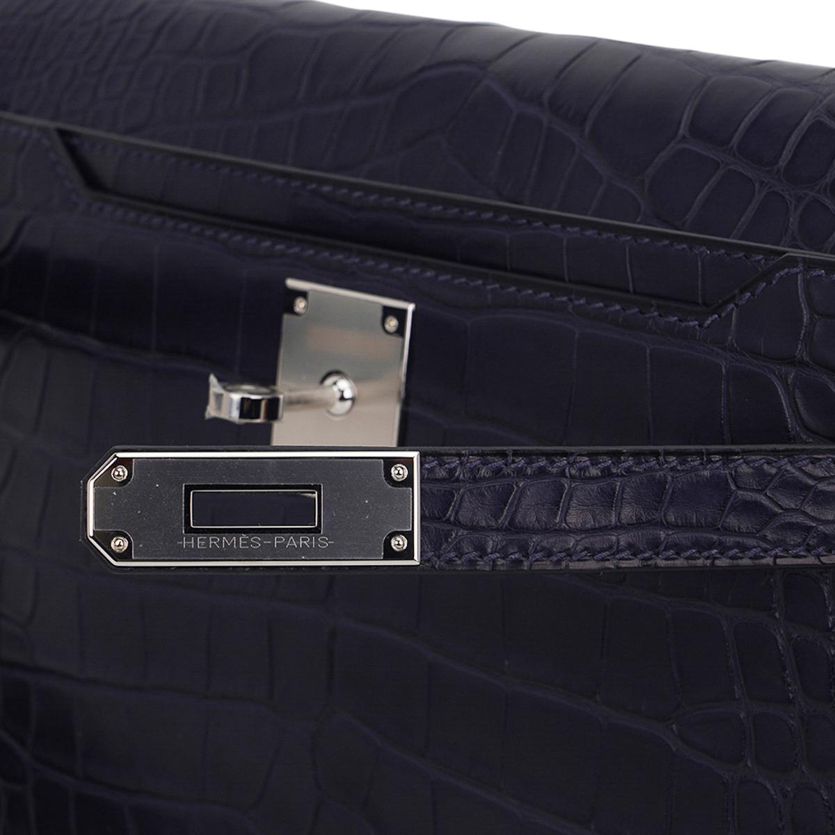 Hermes Kelly Depeches 25 Pochette Bleu Indigo Mat Alligator Palladium Hardware en vente 1