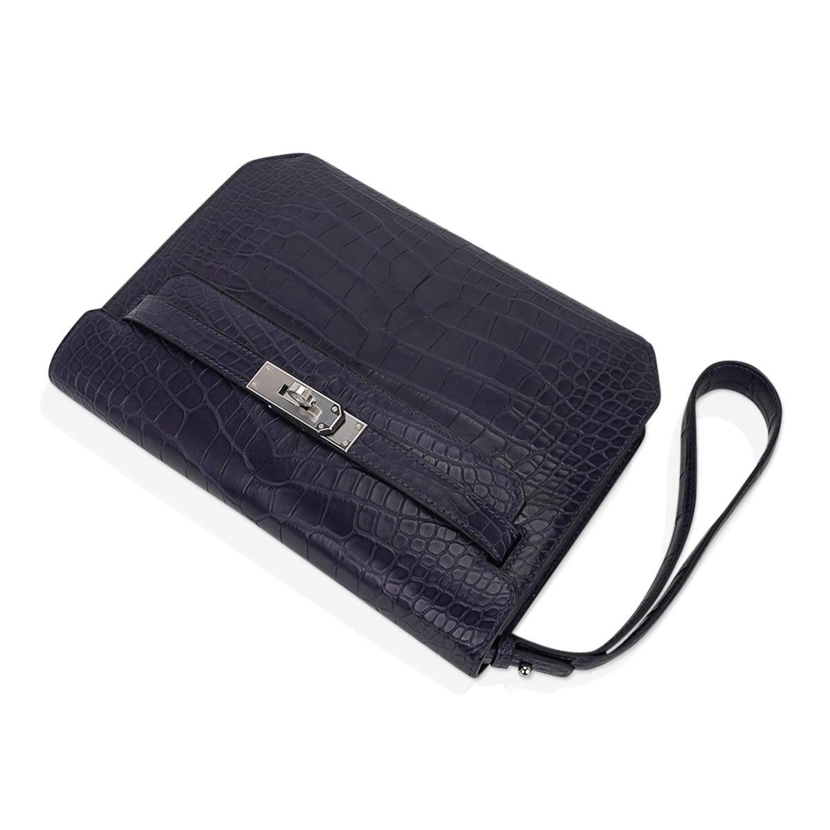 Hermes Kelly Depeches 25 Pochette Bleu Indigo Mat Alligator Palladium Hardware en vente 4