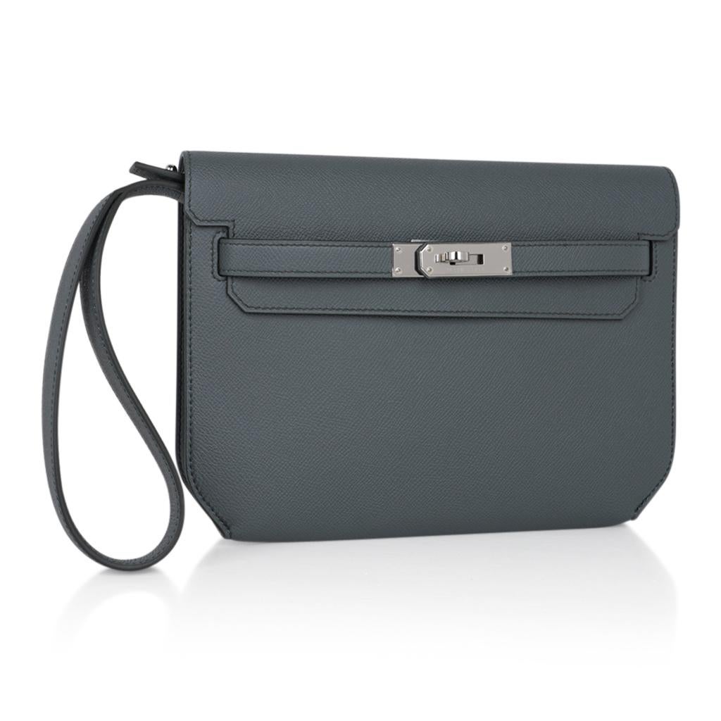 Hermès Kelly Depeches 25 Pochette vert amande Epsom avec finitions en palladium:: état neuf Neuf à Miami, FL