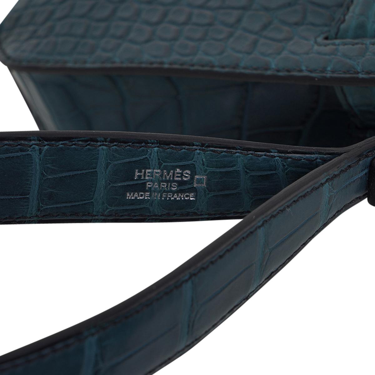 Hermes Kelly Depeches 25 Pouch  Vert Rousseau Matte Alligator Palladium Hardware 1