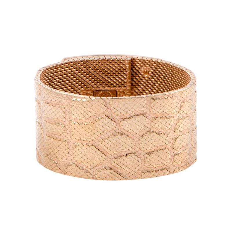 Hermes Kelly Diamond Pave Alligator Leather Pattern 18K Rose Gold Cuff Bracelet. Set with 49 diamonds, totaling 7.06 Carats.

Created by Hermes, this product has been crafted by expert artisans, in compliance with the manufacturing and