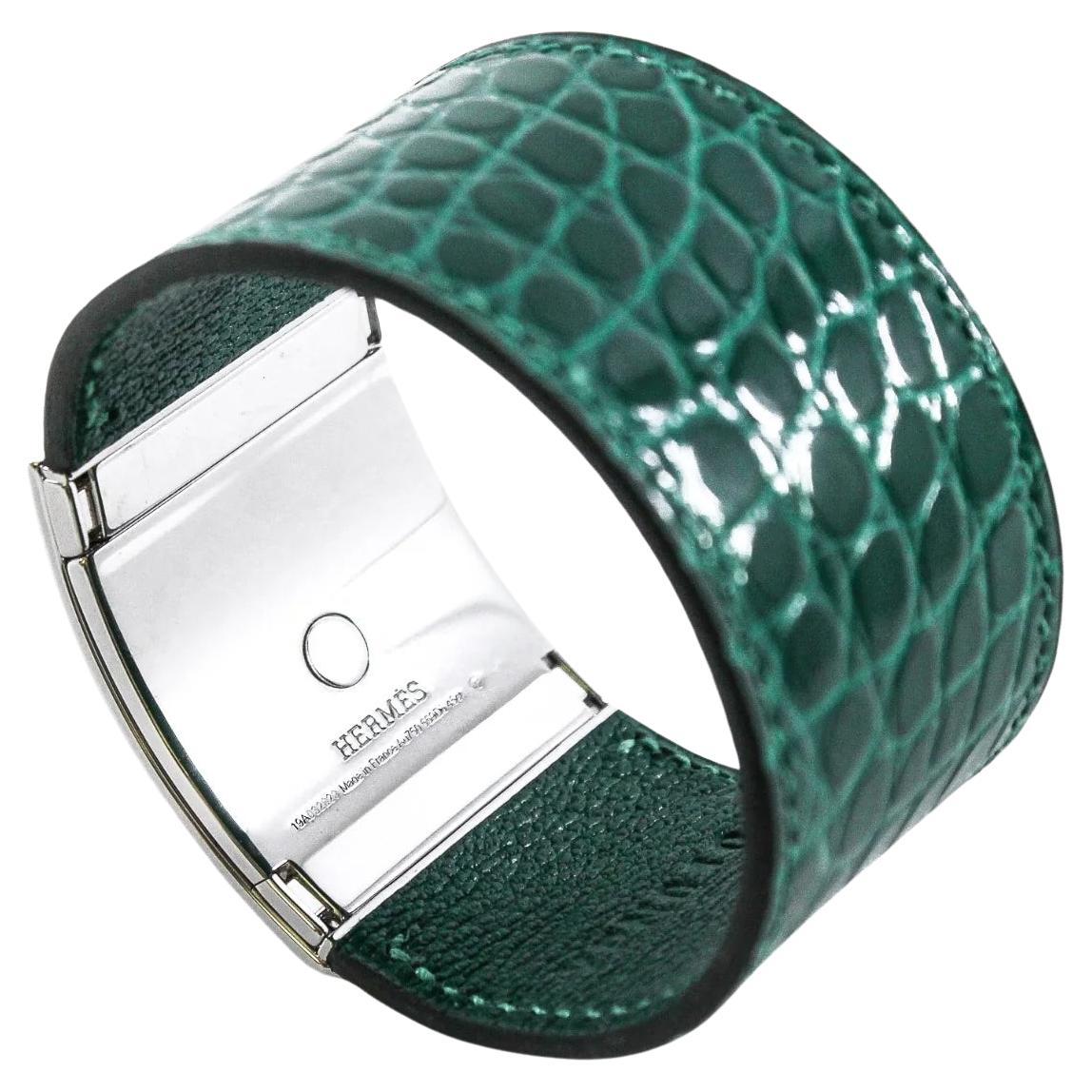 Brilliant Cut Hermes Kelly Dog Bracelet in Emerald Crocodile White Gold Diamond Hardware