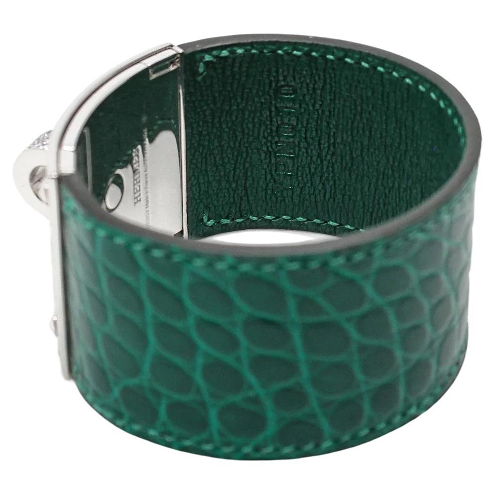 Hermes Kelly Dog Bracelet in Emerald Crocodile White Gold Diamond Hardware In New Condition For Sale In Sydney, New South Wales