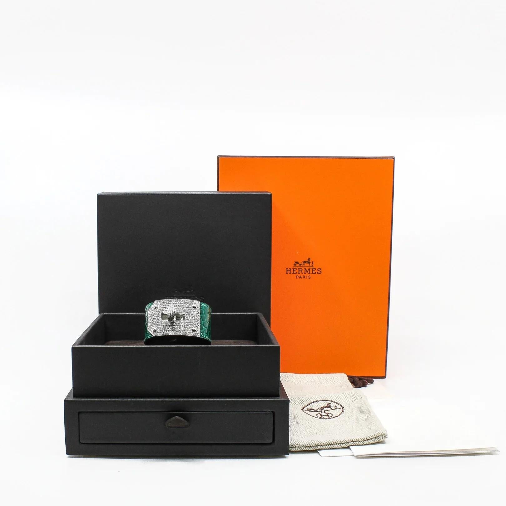 Hermes Kelly Dog Bracelet in Emerald Crocodile White Gold Diamond Hardware For Sale 2