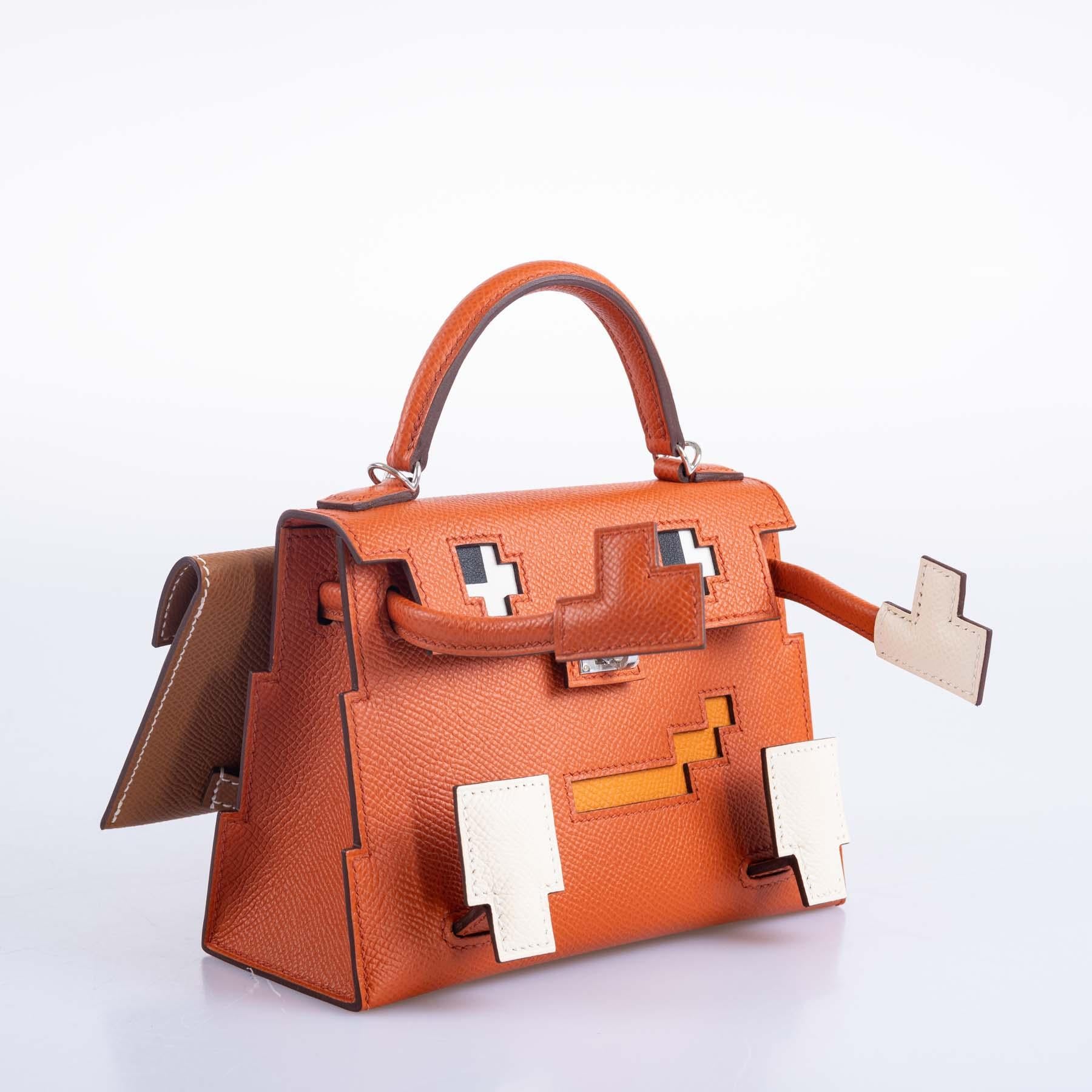 Women's or Men's Hermès Kelly Doll Quelle Idole Picto Terre Battue, Nata, Abricot, Gold Palladium For Sale