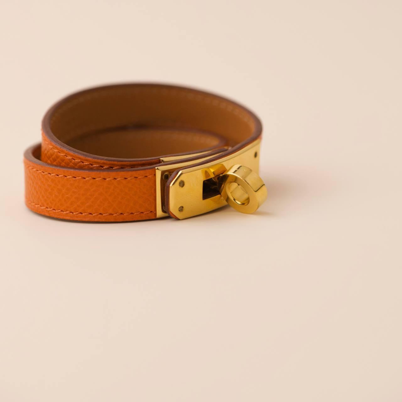 Hermès Kelly Double Tour Bracelet en cuir orange et or T1 1