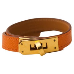 Hermès Kelly Double Tour Bracelet en cuir orange et or T1