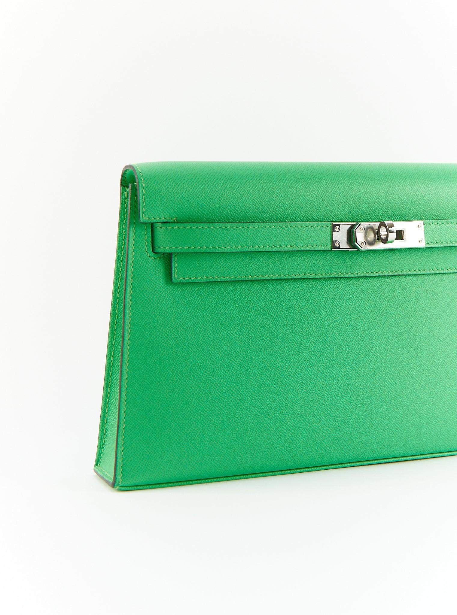 HERMÈS KELLY ELAN VERT COMIC Madame Leather with Palladium Hardware In Excellent Condition For Sale In London, GB