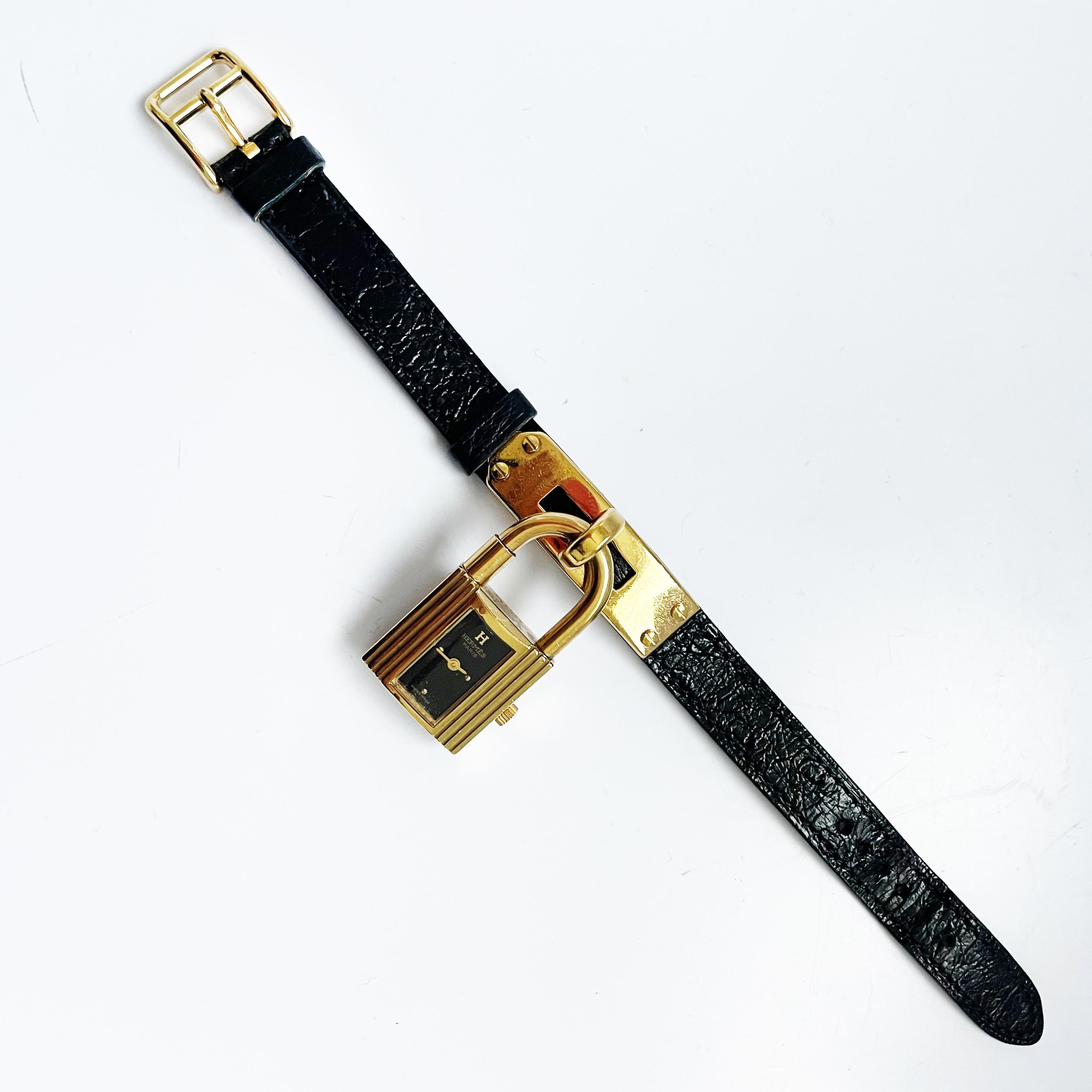 Montre Hermes Kelly Cadena Lock en or avec bracelet en cuir Mysore Chèvre noir 1990 en vente 3
