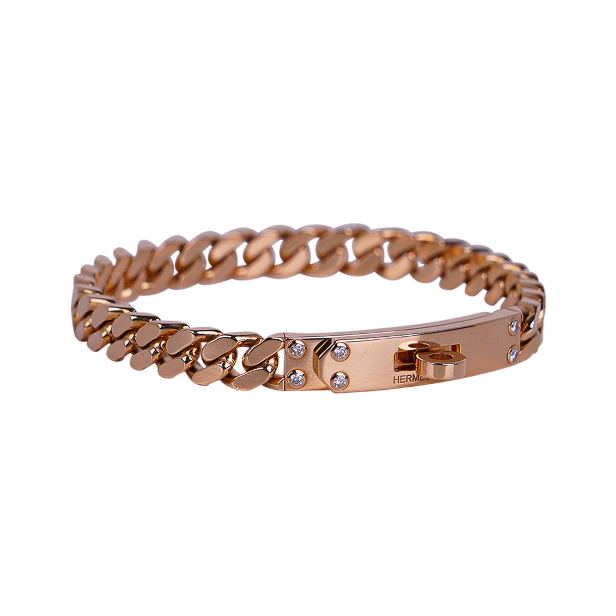 Mightychic offers an Hermes Kelly Gourmette Bracelet very small model.
Featured in 18k Rose gold with 6 round brilliant cut diamonds.
Curb chain is inspired by Hermes' equestrian roots.
With the iconic Hermes Kelly turn clasp.
This beautiful Hermes