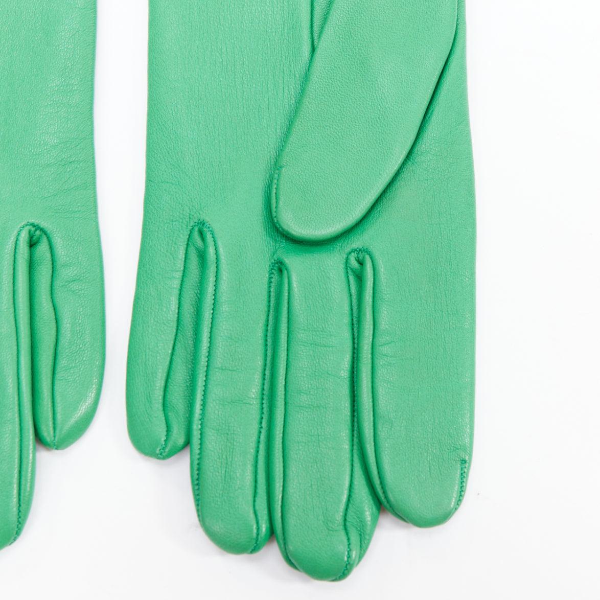 HERMES kelly green leather silver Medor stud ring silk lined gloves Sz6.5 In Good Condition For Sale In Hong Kong, NT