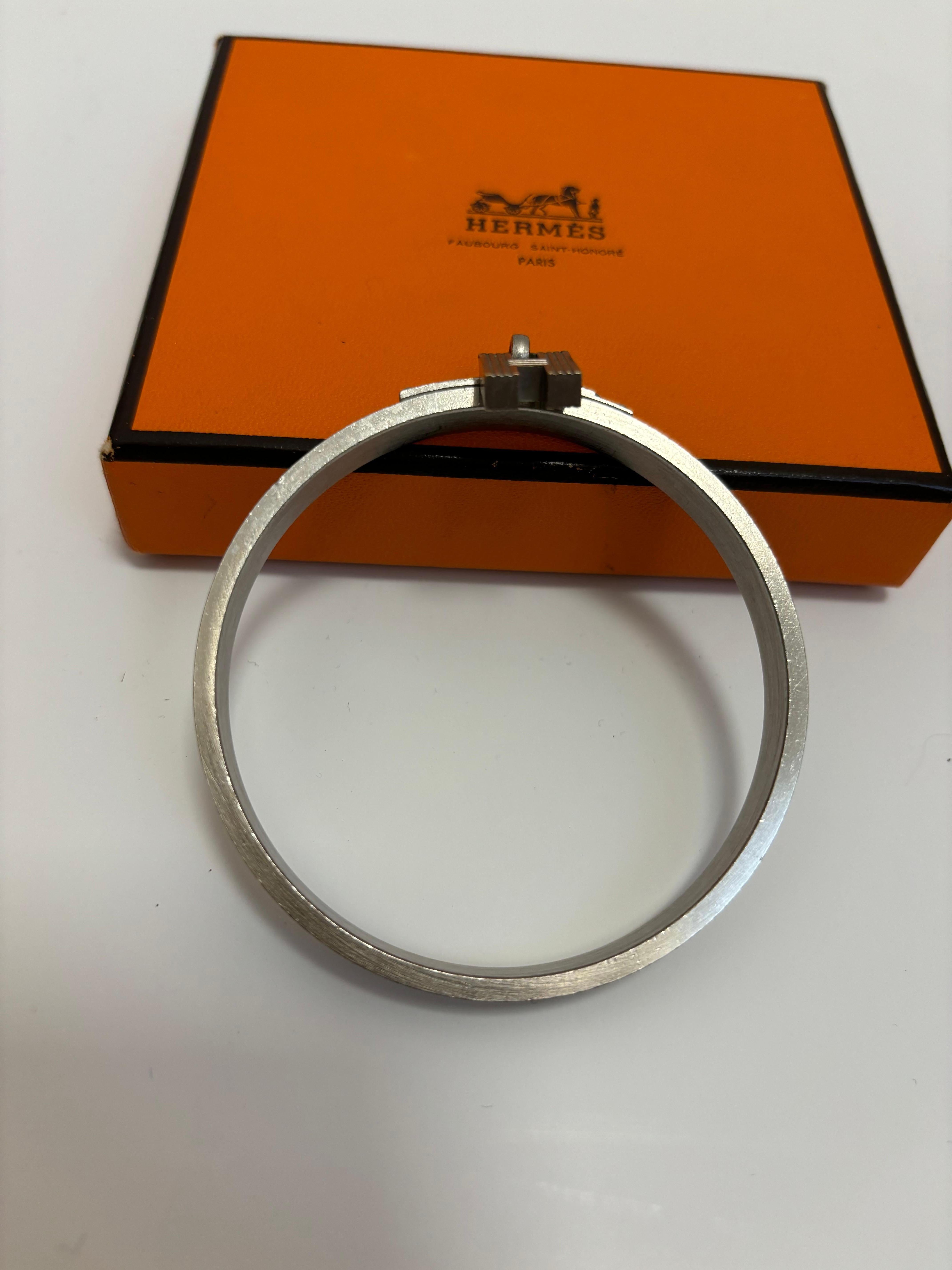 Hermes Kelly H. Bangle in Palladio e pelle di lucertola arancione con scatola in vendita 4