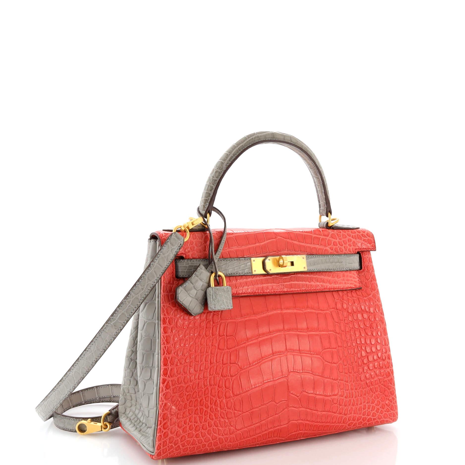 Hermes Kelly Handbag Bicolor Matte Alligator with Brushed Gold Hardware 28 In Good Condition In NY, NY