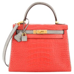 Sac Kelly de Hermes Alligator bicolore mat avec quincaillerie en or brossé 28