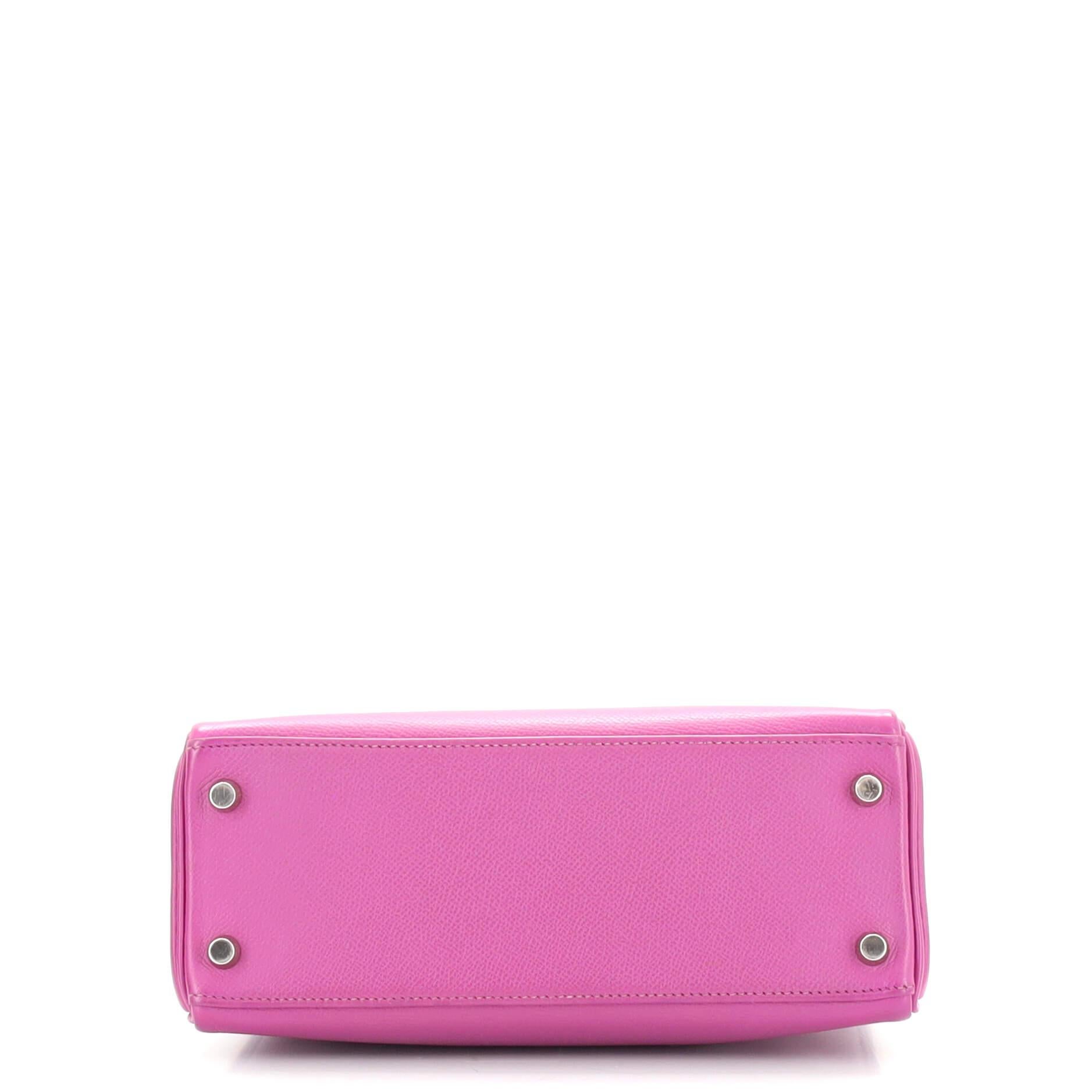 Hermes Kelly Handbag Cyclamen Epsom with Palladium Hardware 25 In Fair Condition In NY, NY