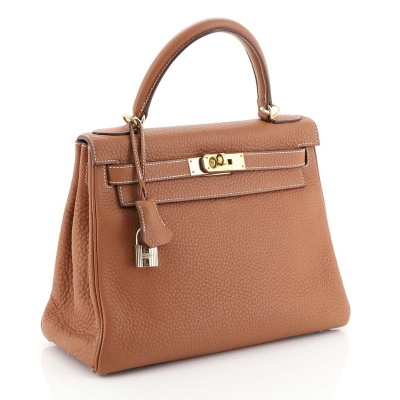 This Hermes Kelly Handbag Etrusque Clemence with Gold Hardware 28, crafted from Etrusque brown Clemence leather, features a single top handle and gold hardware. Its turn-lock closure opens to an Etrusque brown Chevre leather interior with zip and
