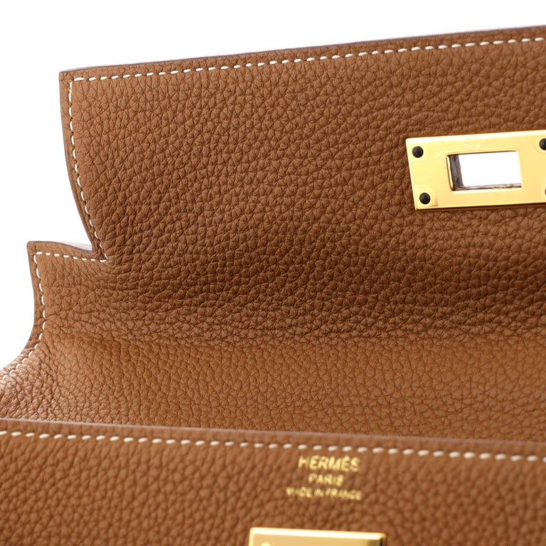 Hermes Kelly Handbag Biscuit Togo with Gold Hardware 28 For Sale at 1stDibs
