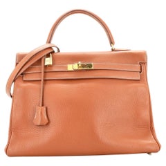 Sac à main Hermès Kelly en cuir Togo doré avec finitions métalliques dorées 35 Sac à main Hermès Kelly en cuir Togo doré avec finitions métalliques dorées 35