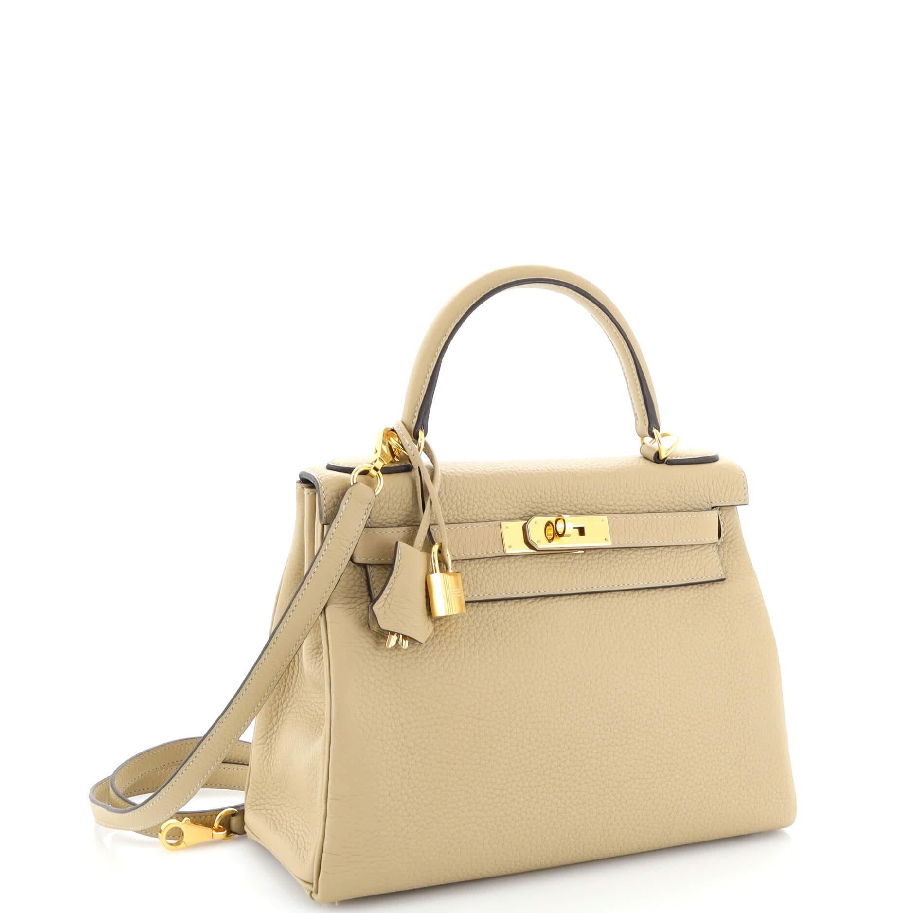 Hermès Kelly Handtasche Light Clemence mit Goldbeschlägen 28 im Zustand „Gut“ in NY, NY