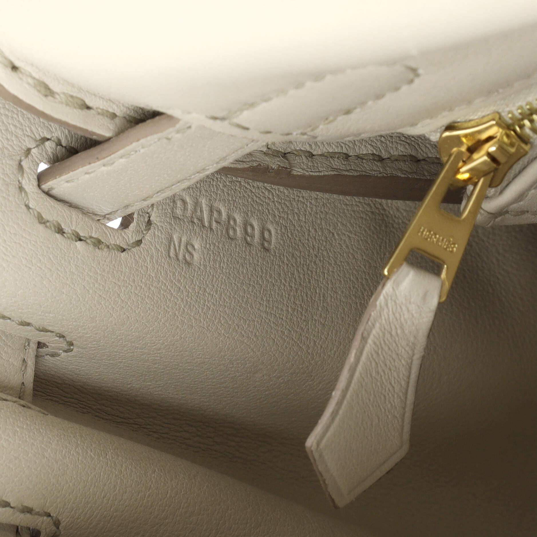 Hermes Kelly Handbag Light Swift with Gold Hardware 25 9