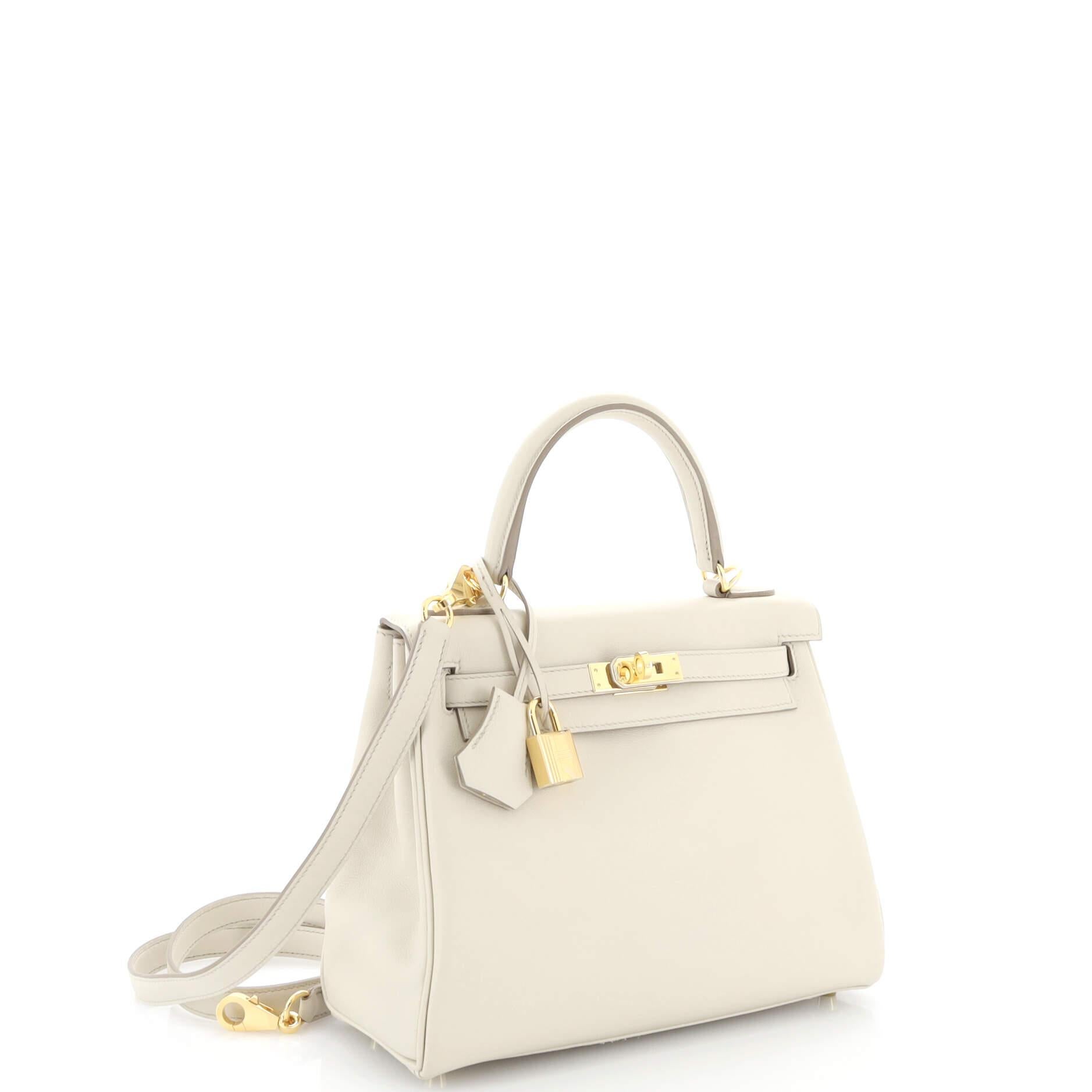 Hermes Kelly Handbag Light Swift with Gold Hardware 25 In Good Condition In NY, NY