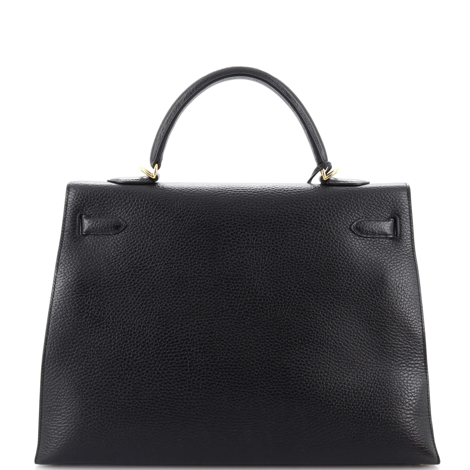 Hermes Kelly Handbag Noir Ardennes with Gold Hardware 35 In Good Condition For Sale In NY, NY