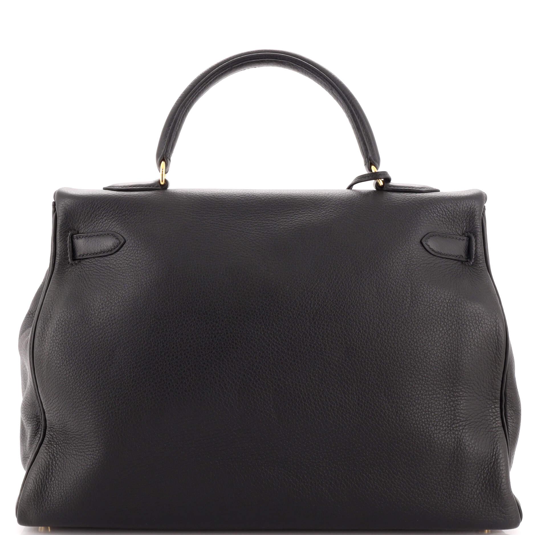 Hermes Kelly Handbag Noir Clemence with Gold Hardware 35 In Good Condition For Sale In NY, NY